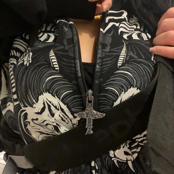 [SOLD] RARE FOX HEAD with horns oversized hoodie - Picture 3 of 8